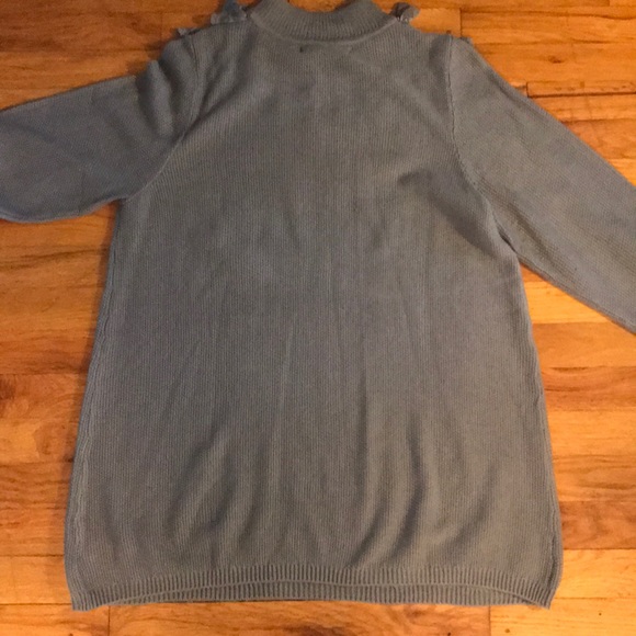 Awesome Gray Sweater - Picture 5 of 6